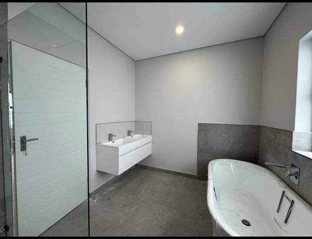 4 BEDROOM HOUSE FOR SALE IN SANDOWN